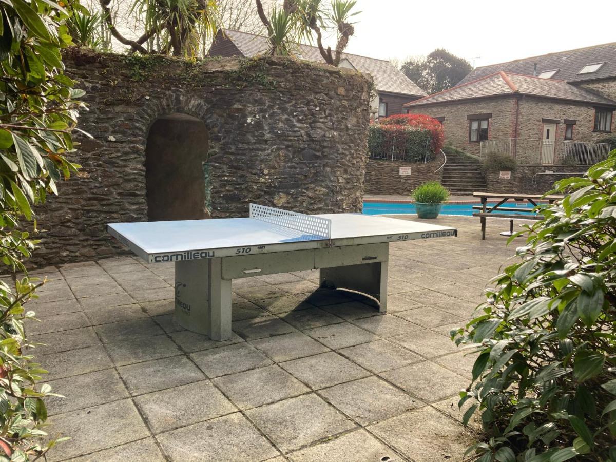 Hollyhocks Holiday Home- 2 Bedroomed Ground Floor Apartment Sleeps 5 艾维布里奇 外观 照片
