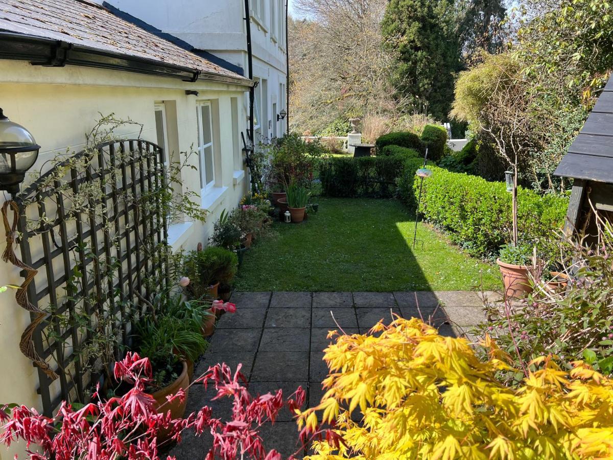 Hollyhocks Holiday Home- 2 Bedroomed Ground Floor Apartment Sleeps 5 艾维布里奇 外观 照片
