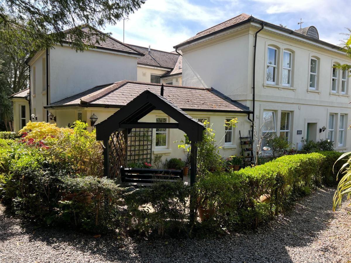 Hollyhocks Holiday Home- 2 Bedroomed Ground Floor Apartment Sleeps 5 艾维布里奇 外观 照片